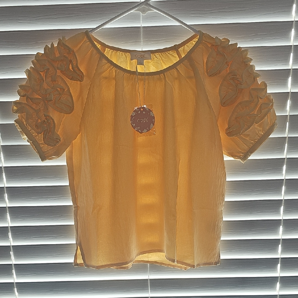 Elegant Yellow Ruffle Sleeve Top 🦉